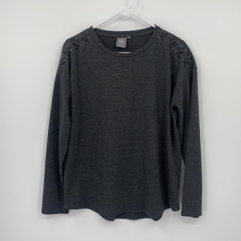 Daisy Fuentes Fit Crewneck Women’s Size Medium